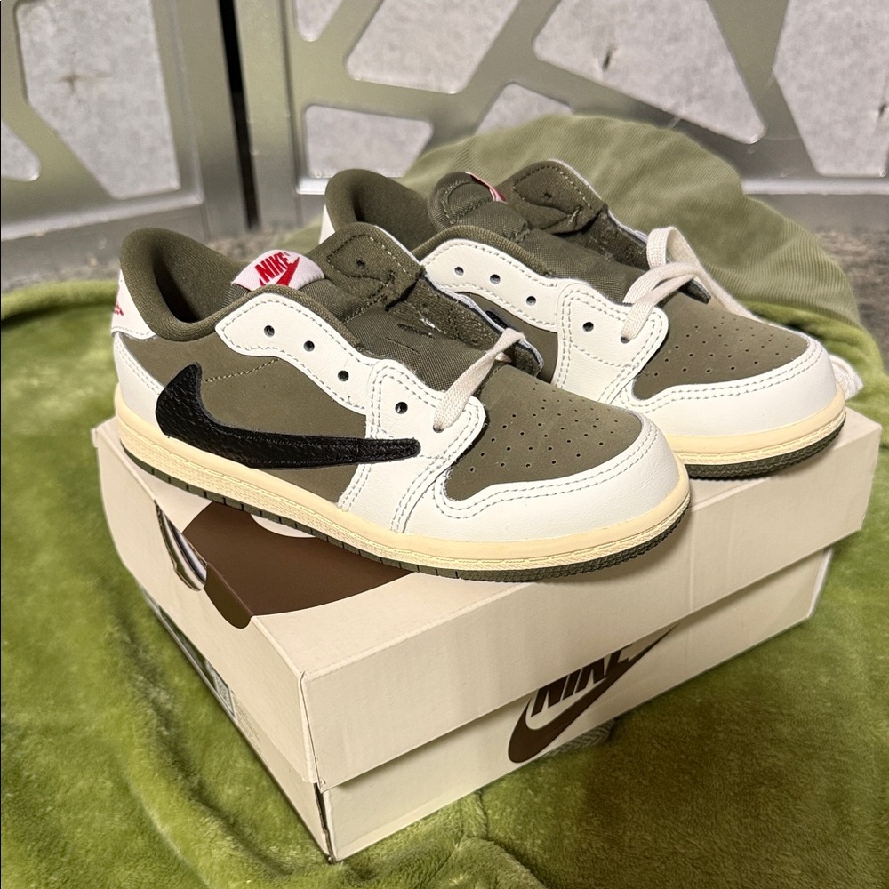 Nike Kids Shoes in Olive and White